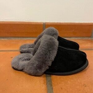 UGG Scuffette slippers black NEW size 6